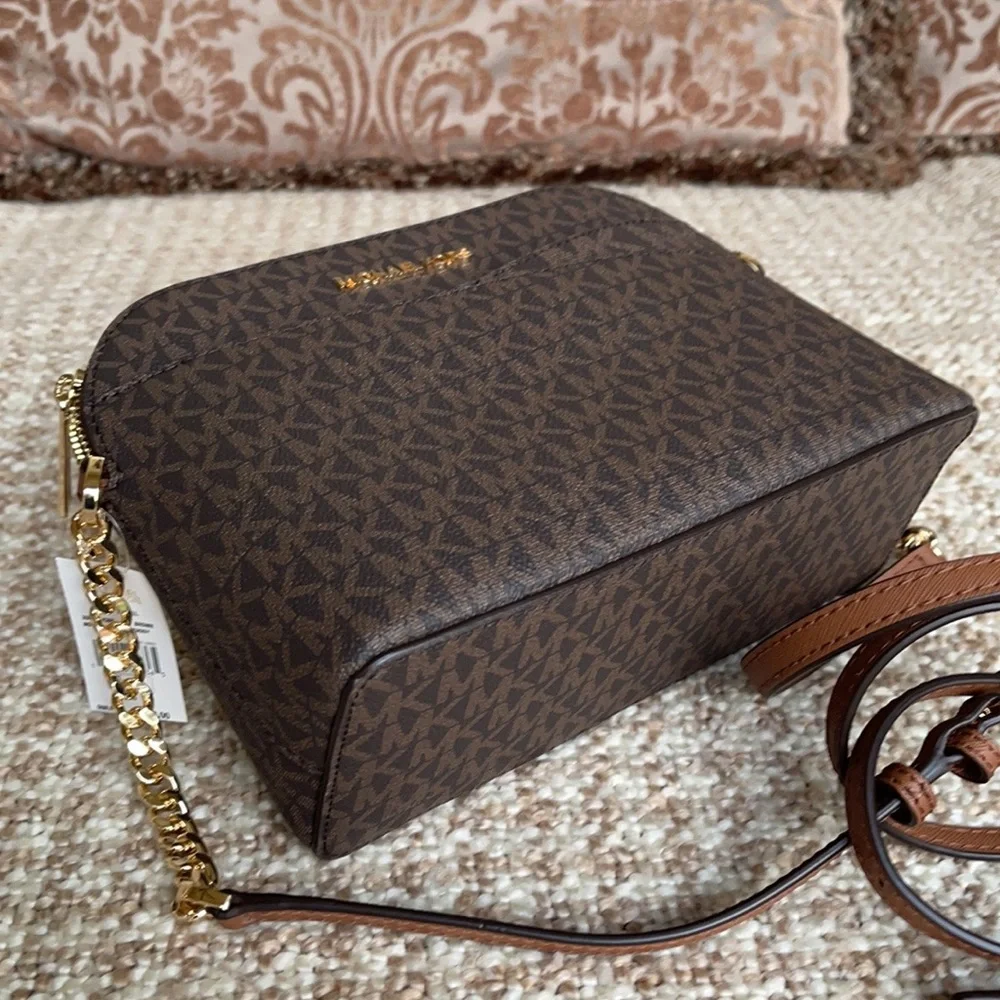Michael Kors Jet Set Travel Medium Dome Crossbody - Picture 10 of 16
